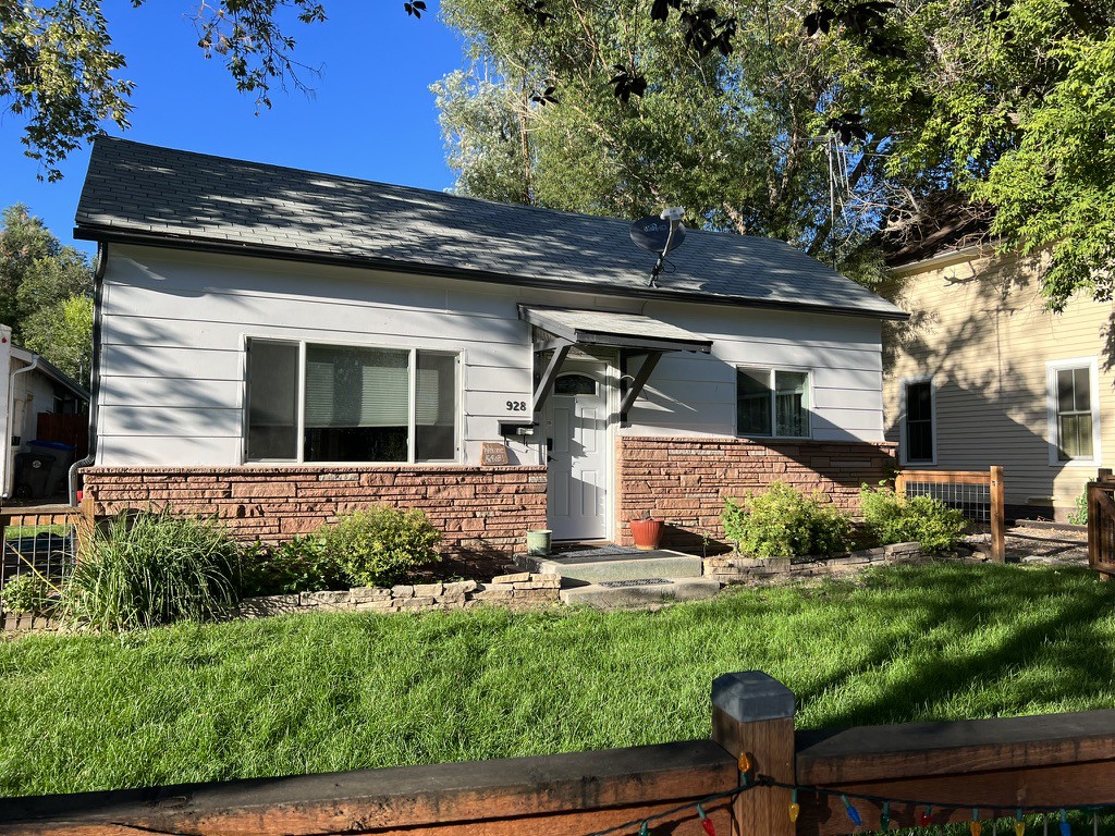 Private Bungalow in Downtown Longmont!