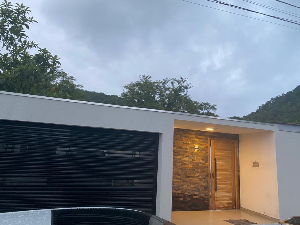 Casa com piscina em Balneário Camboriú