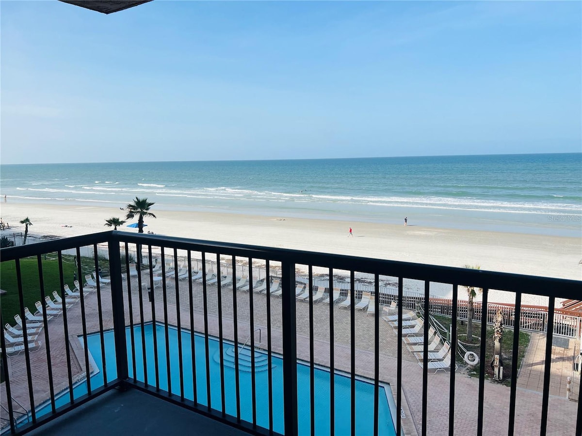 Million Dollar View / Ocean Front / King Bed