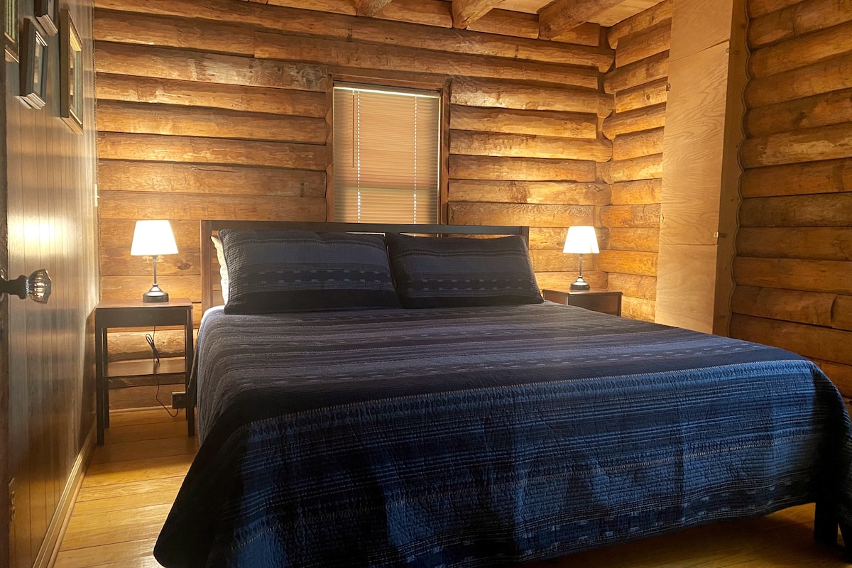 Cabin at Riverview - King bed