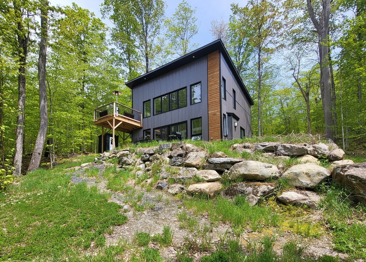 Modern chalet- Eastern Townships