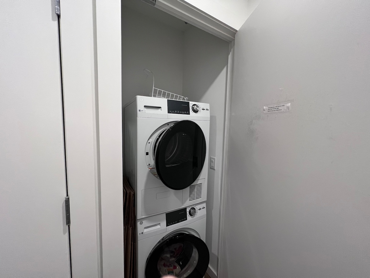 Quiet 1 bedroom apt in LIC with in unit washer/dry