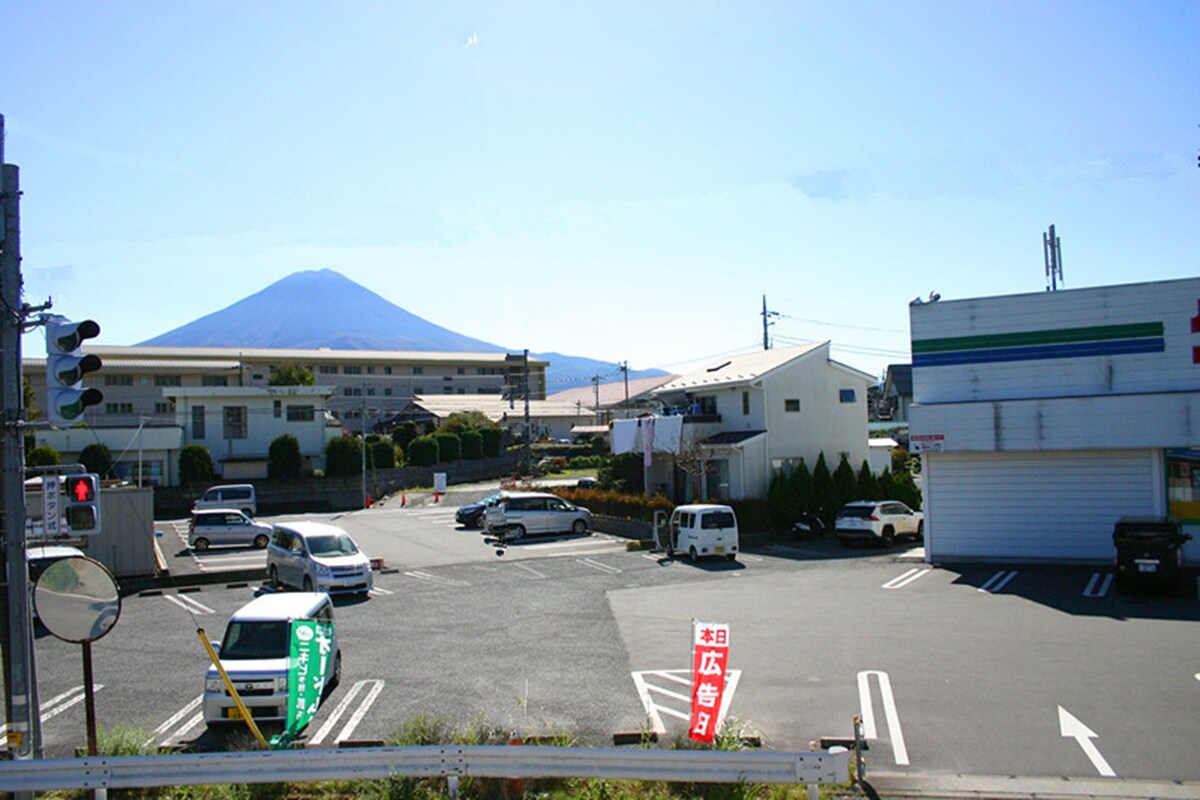 可以一边眺望富士山一边在怀旧建筑中度过悠闲时光的 35 号房