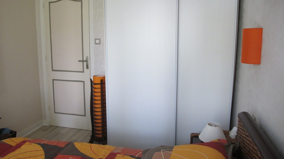 Chambre privée dans appartement de 98 m2