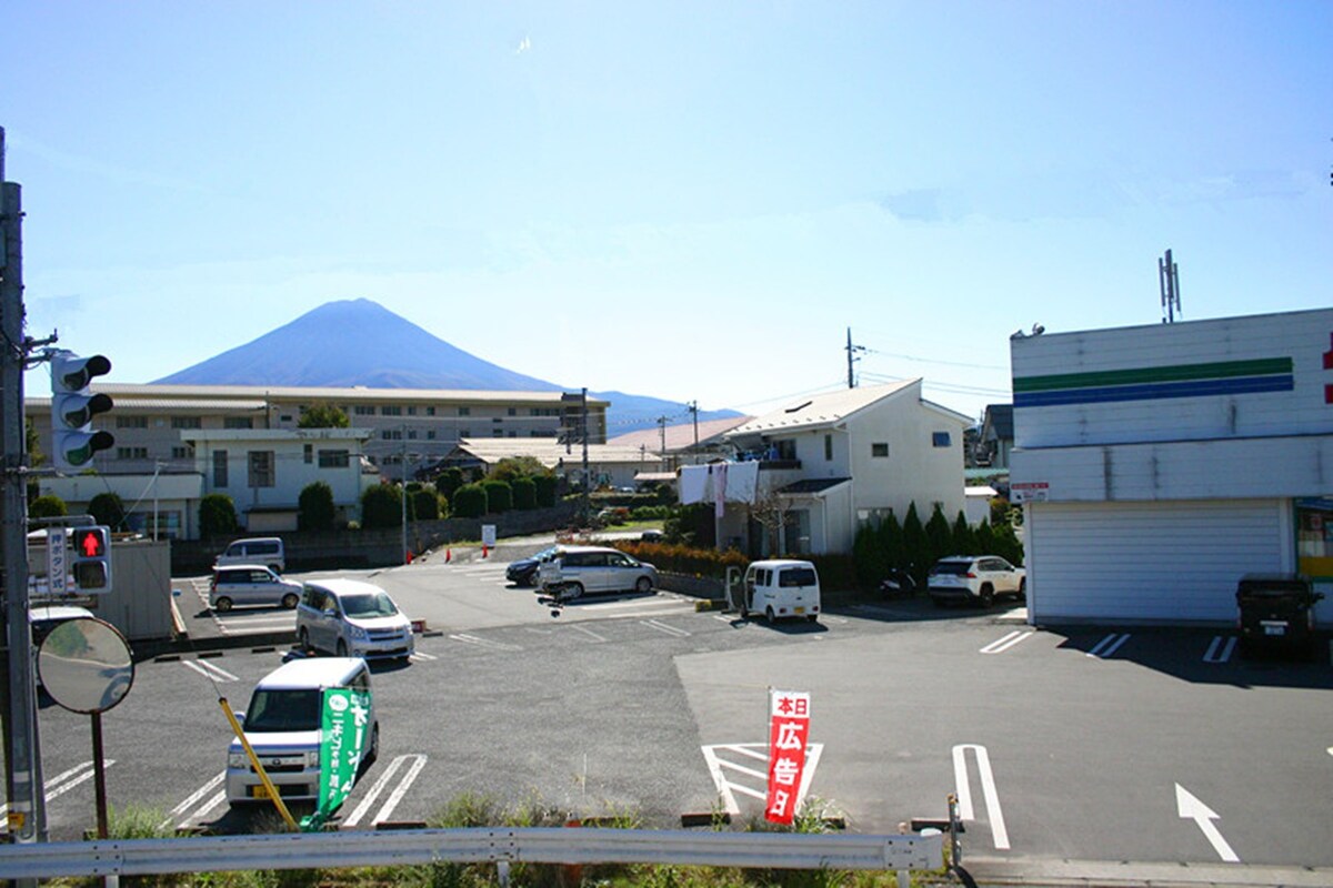 可以一边眺望富士山一边在怀旧建筑中度过悠闲时光的 民宿RETRO