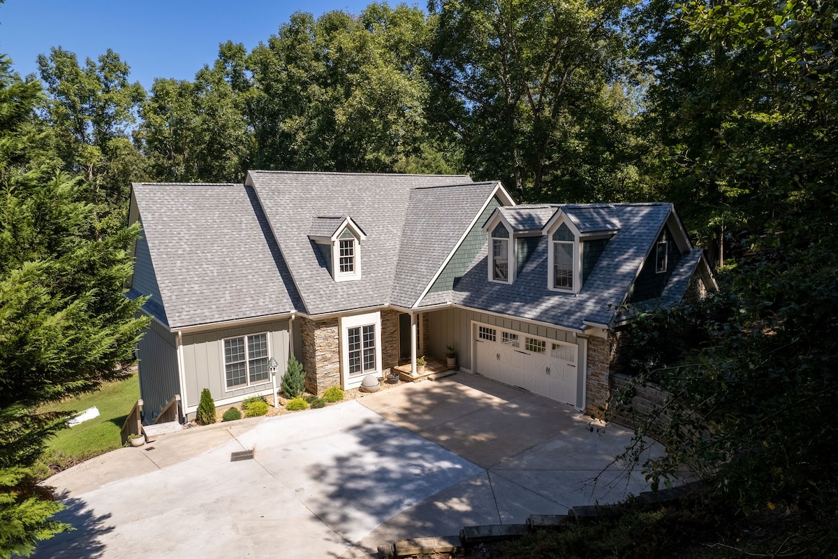 Lakefront Retreat on Lake Lanier