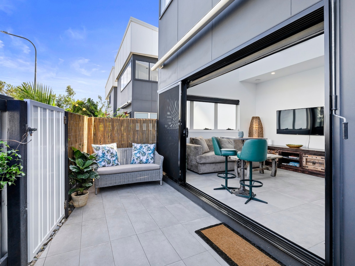 1 Bedroom Modern Townhouse in Casuarina