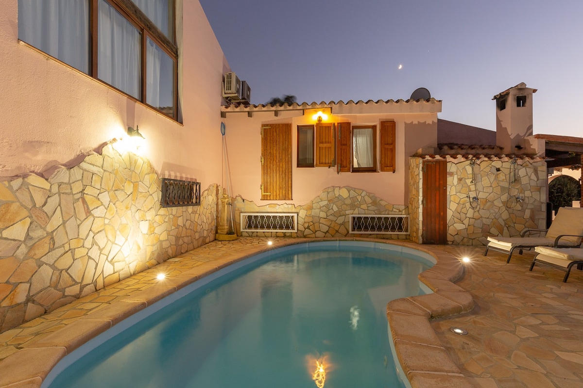 Villa with pool 100mt from beach