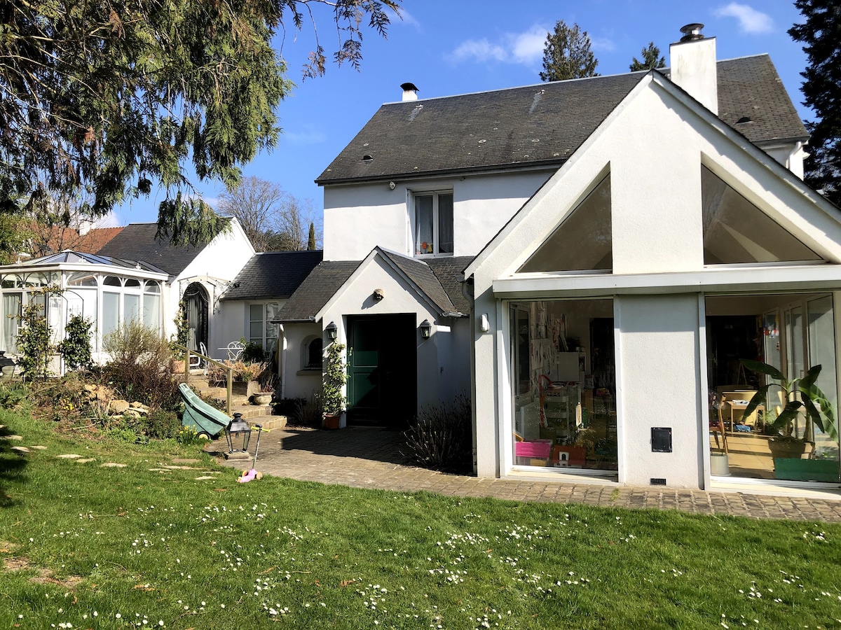 Spacious home, pool, forest, countryside of Paris