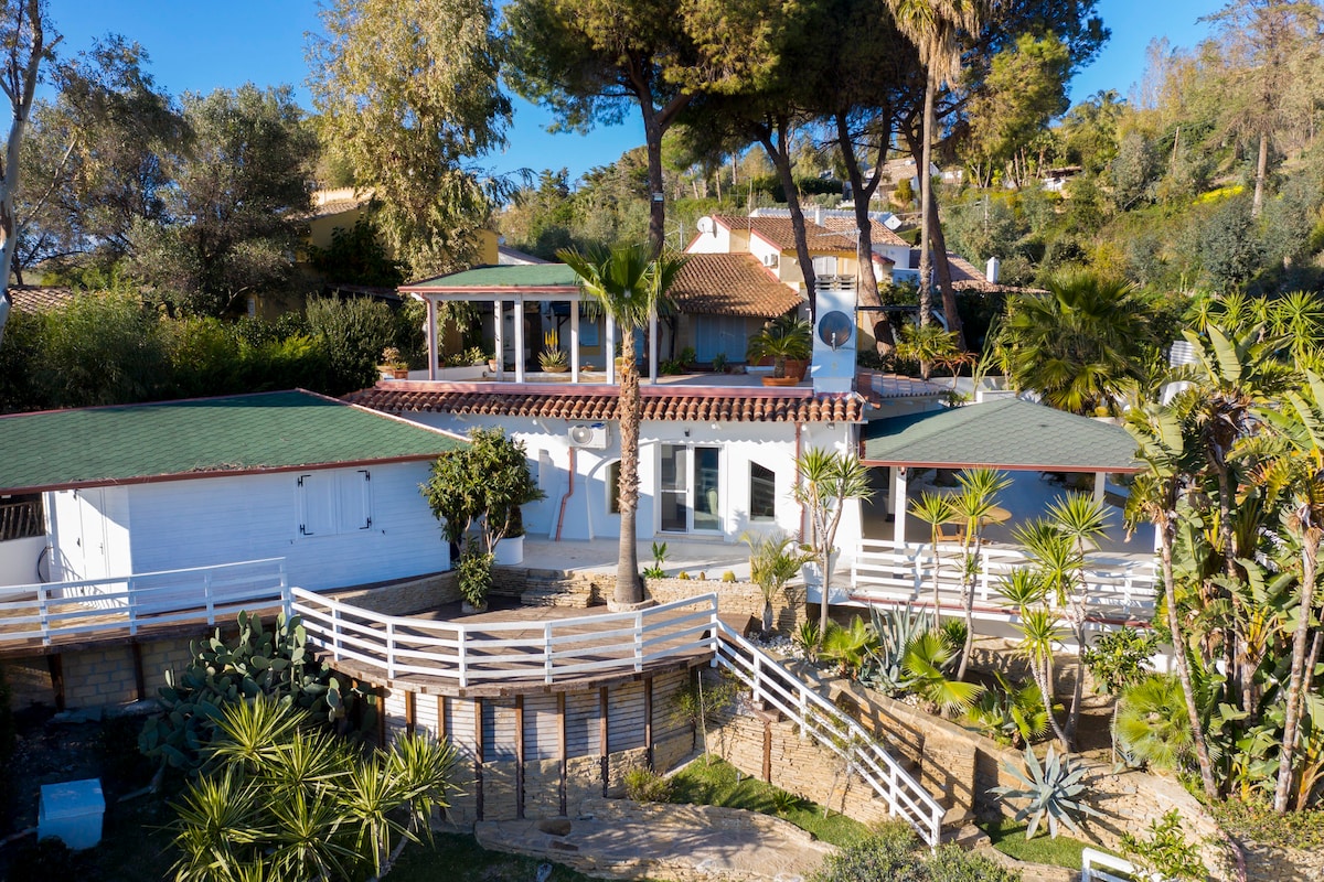 Villa with Pool in Praialonga