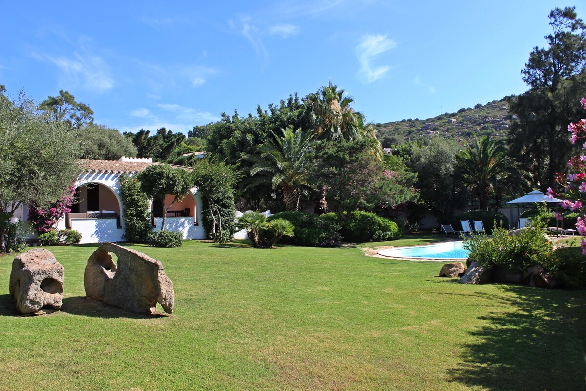 Villa with pool 70mt from beach