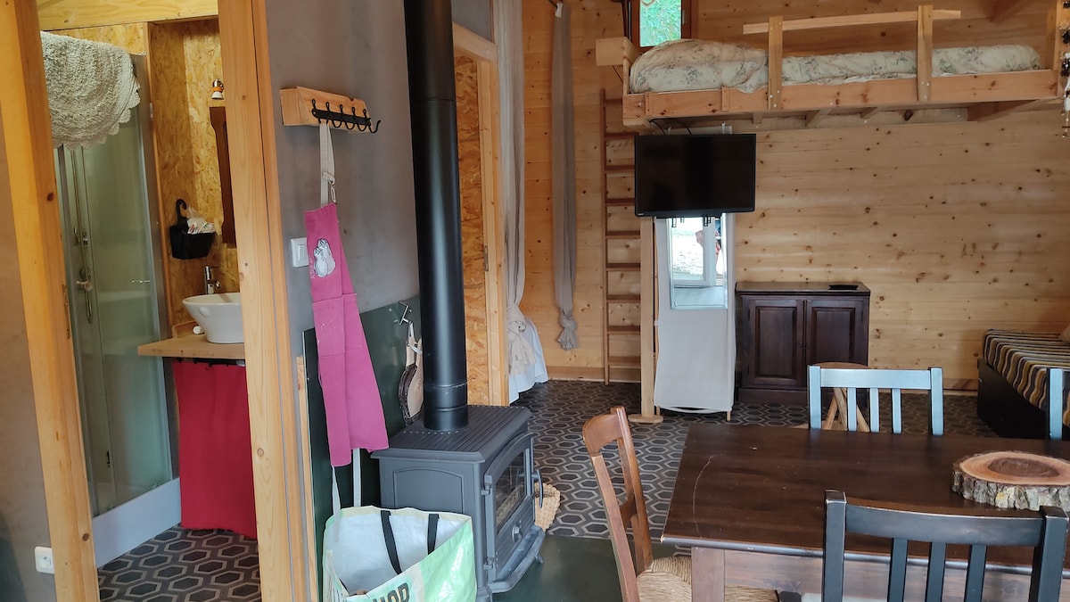 Chalet de campagne dans les bois