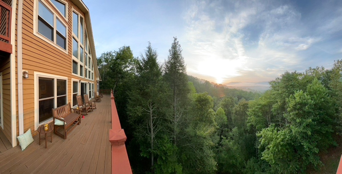 Stunning Smoky Mountain Sunrises | Sky Haven Lodge