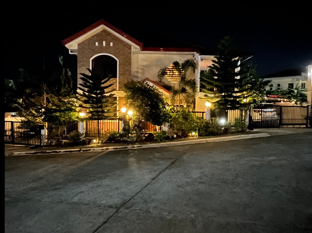 Cozy Home Sweet Home near Nuvali and Tagaytay