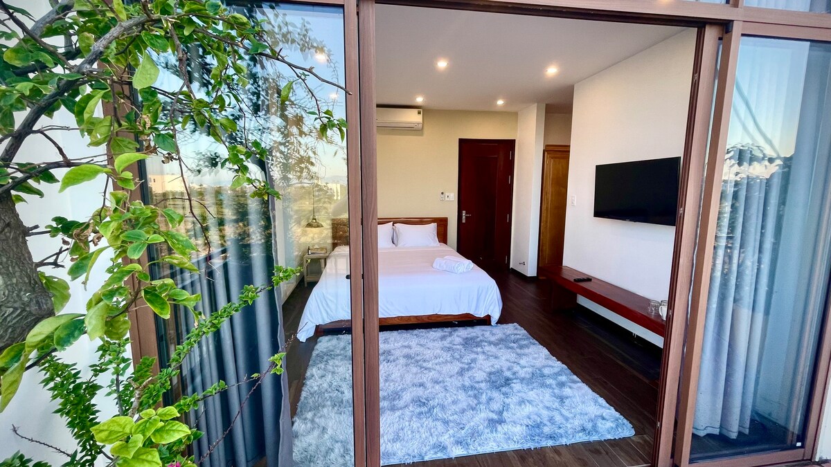Deluxe Room with Mountain View
