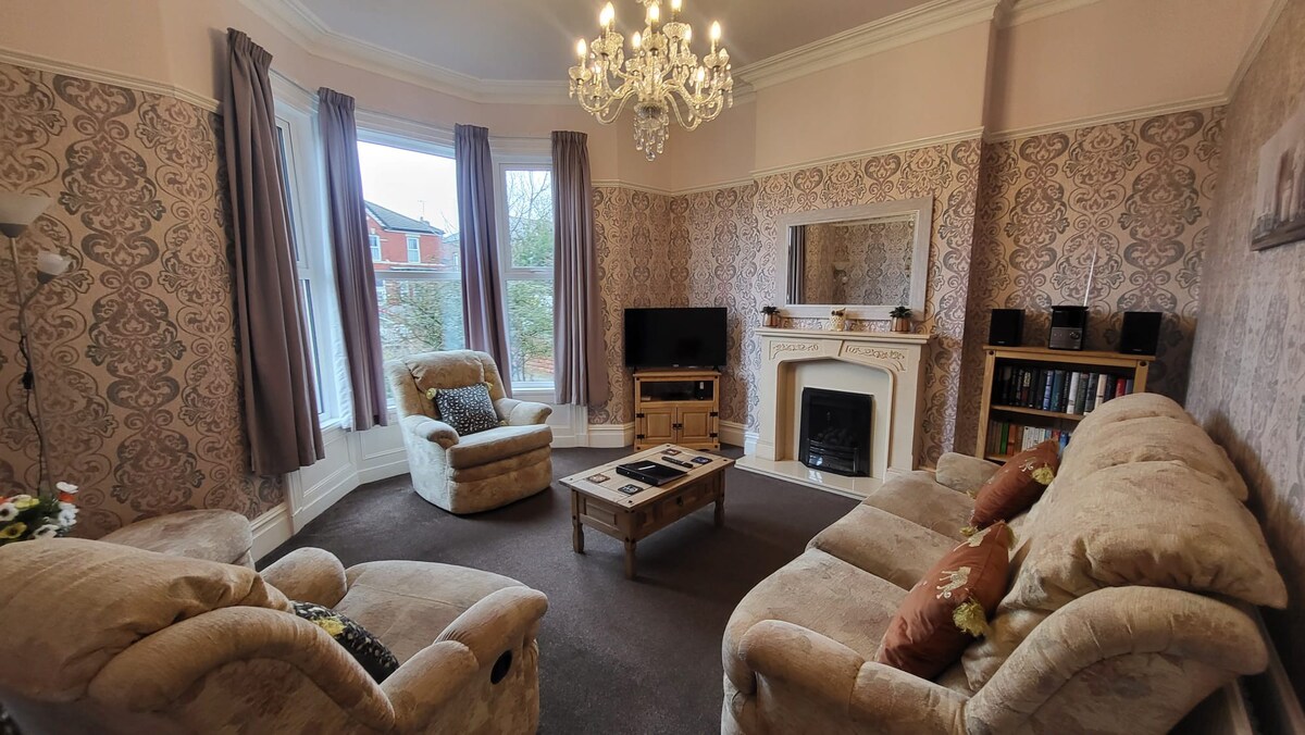 STAY - at Southport Holiday Home - sleeps 6