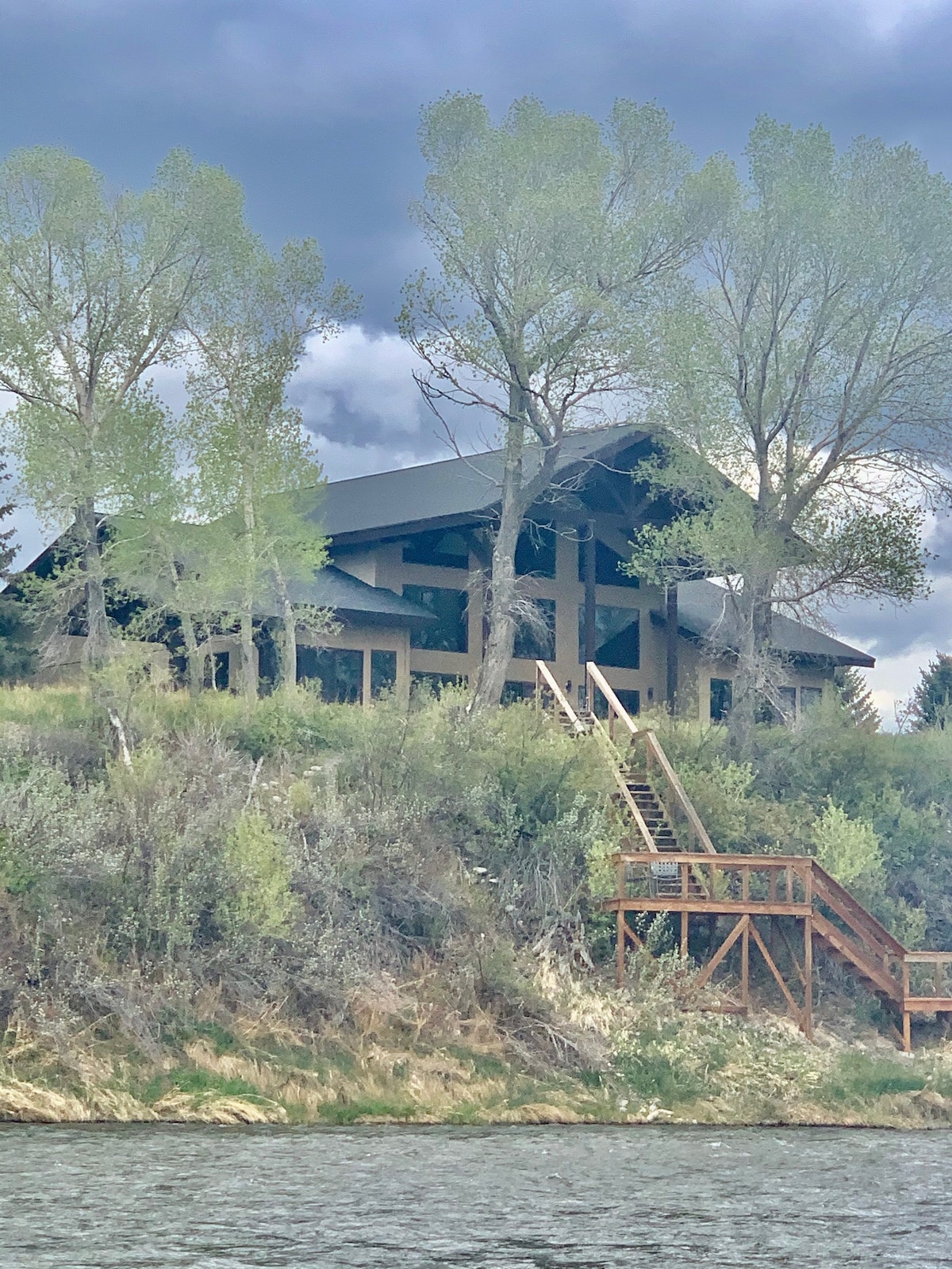 Madison River House - Access & Views!- Ennis, MT