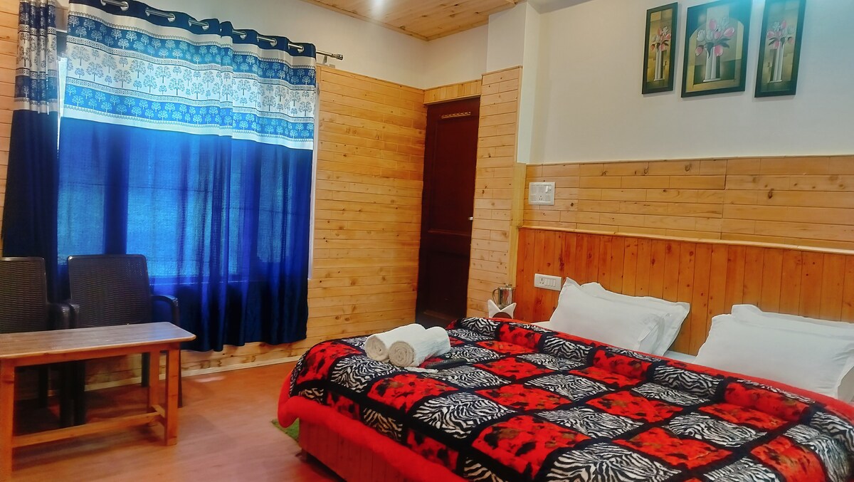 AayanshGuestHouse Wooden Suite With Breakfast