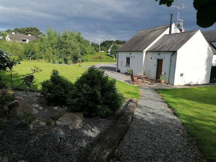 Cosy cottage in country setting - with hottub