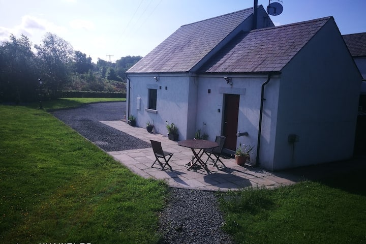 Cosy cottage in country setting - with hottub