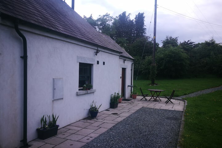 Cosy cottage in country setting - with hottub