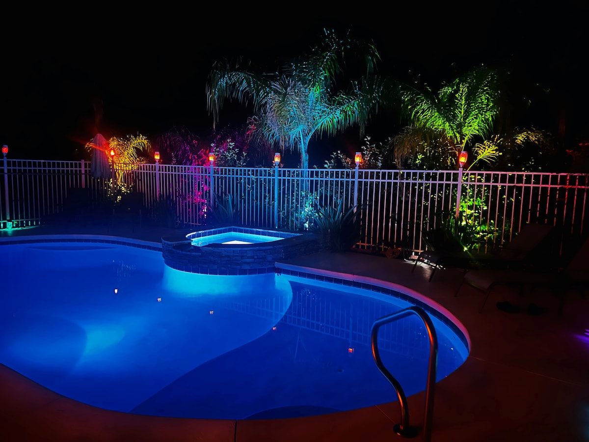 Serene Paradise Heated Pool/HotTub/TikiBar 4 BR's