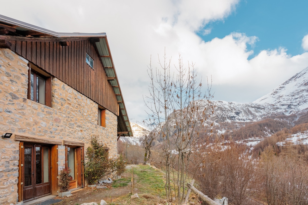 Chalet de charme avec vue sur la montagne