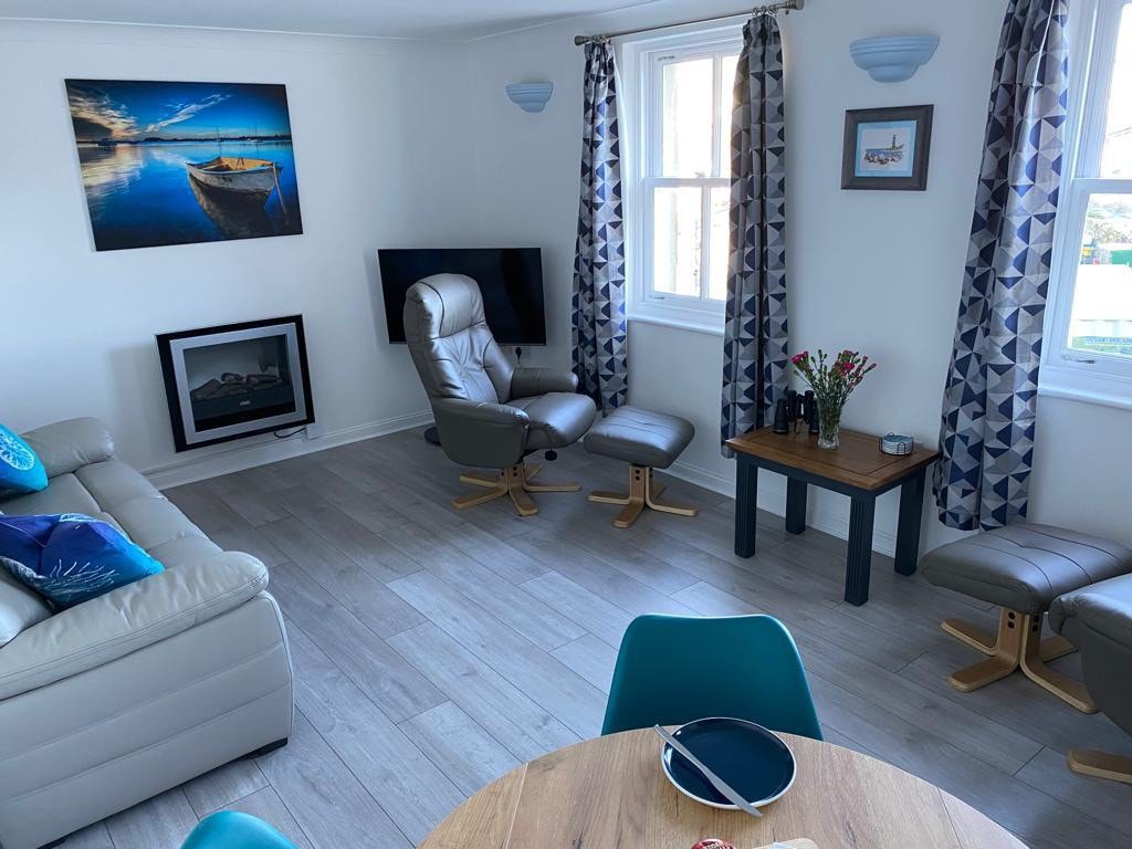 * Harbour front flat in the heart of Mevagissey *