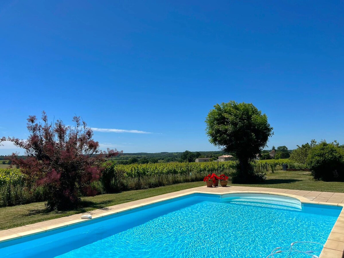 Charming farmhouse, private pool, lovely views