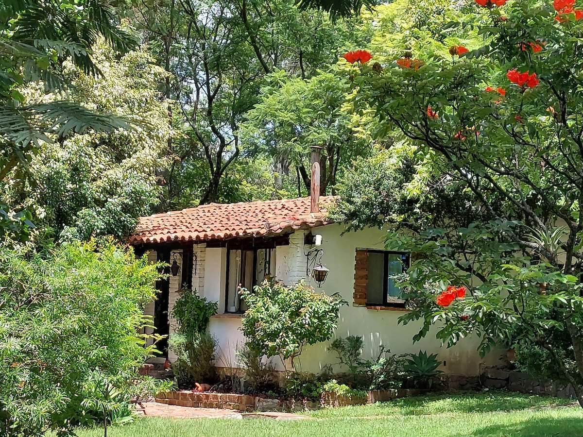 OAXACA COUNTRY COTTAGE- POOL- WIFI - PETS - ESTATE