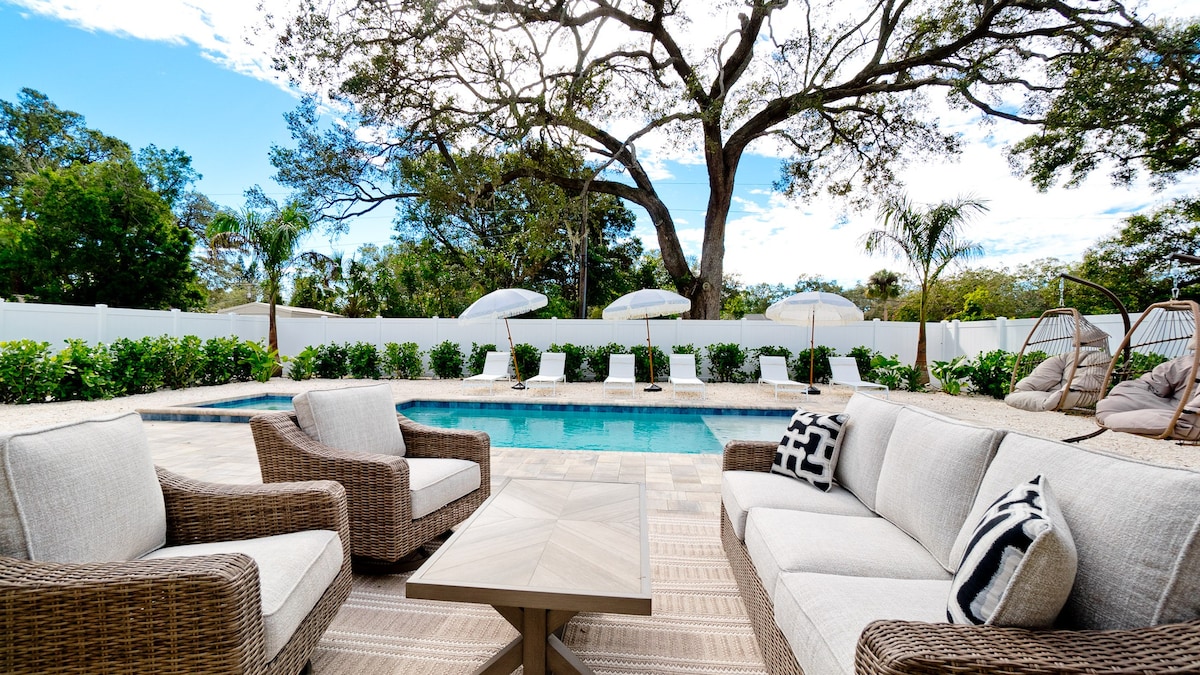 Tropical Terrace Hot Tub & Pool