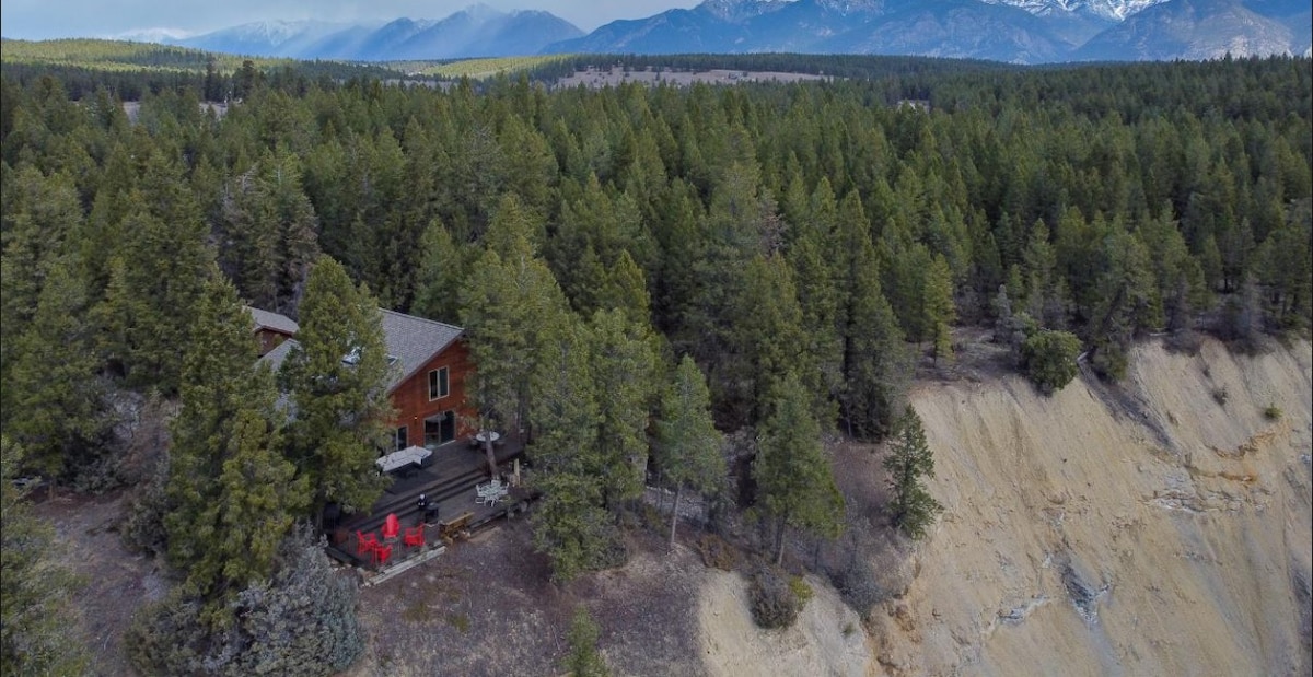 Cliff side Cabin near Panorama