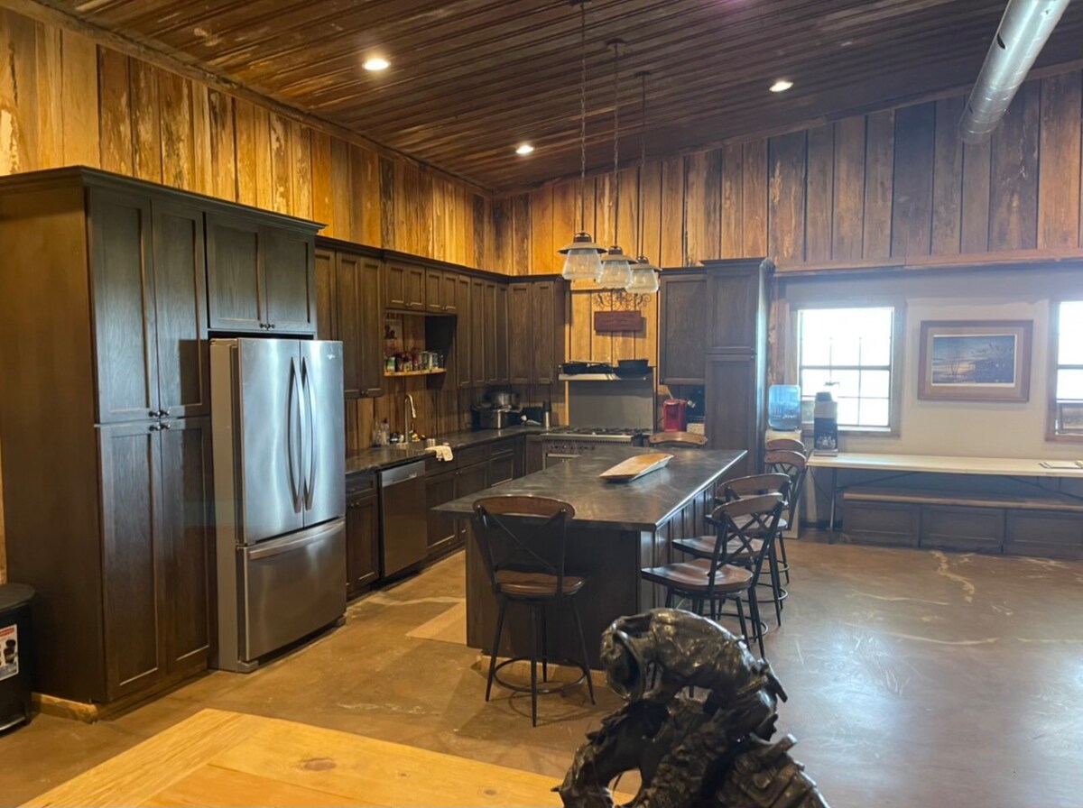 Arkansas hunting lodge room for rent