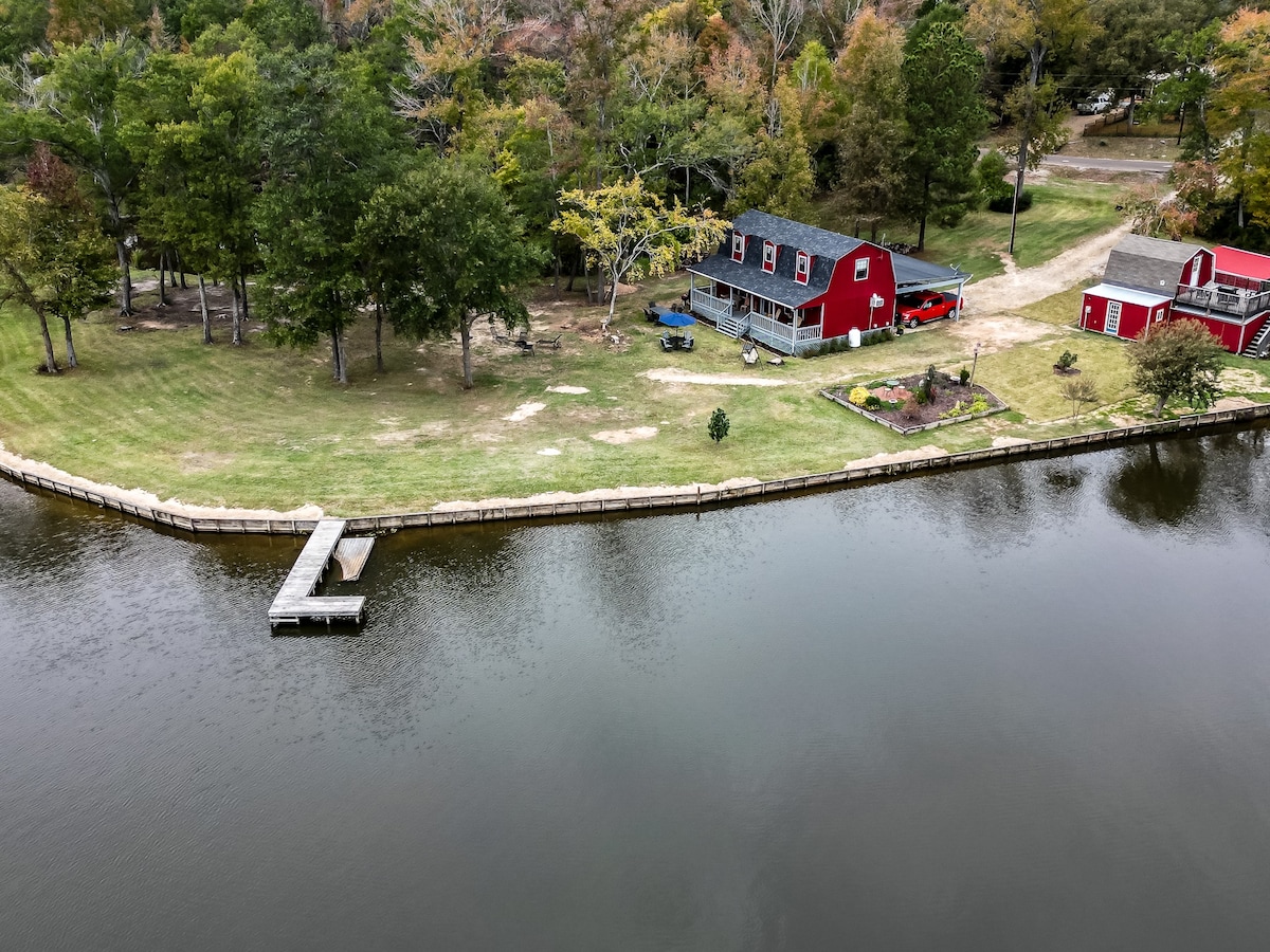 Lakefront Family Retreat