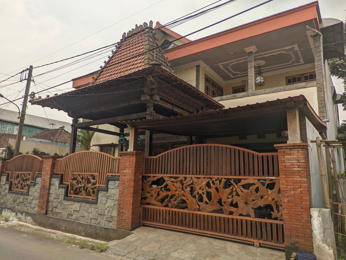 Ben.Oyo Guest House