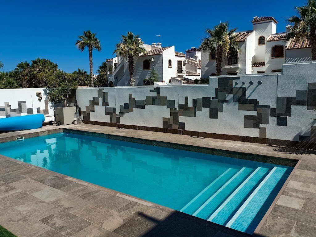 Luxurious Apartment with private pool, Villamartin