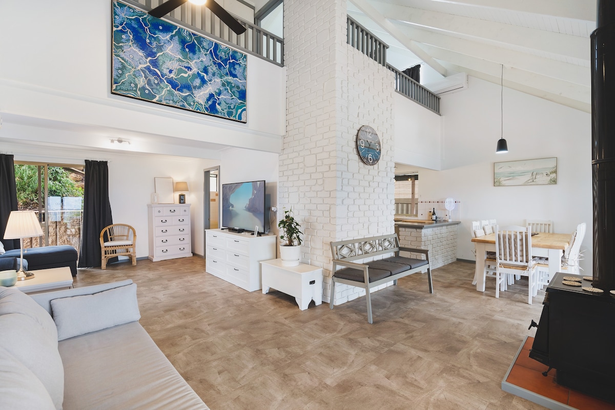 Oceanview Manor by Peppy Beach Retreats®