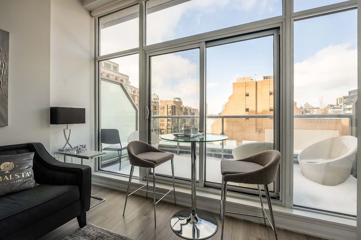 Gorgeous 1BR Apartment with Balcony