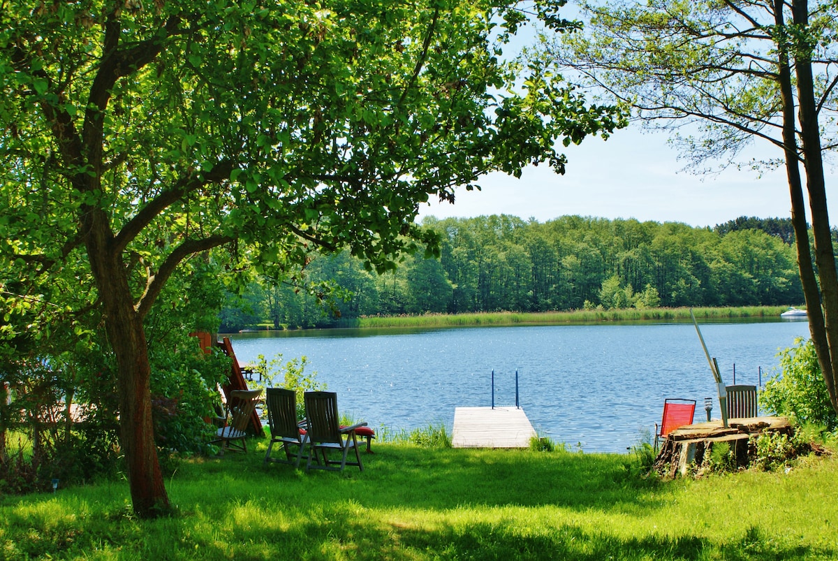 lakefronthouse *rowing boat & rowing boat included