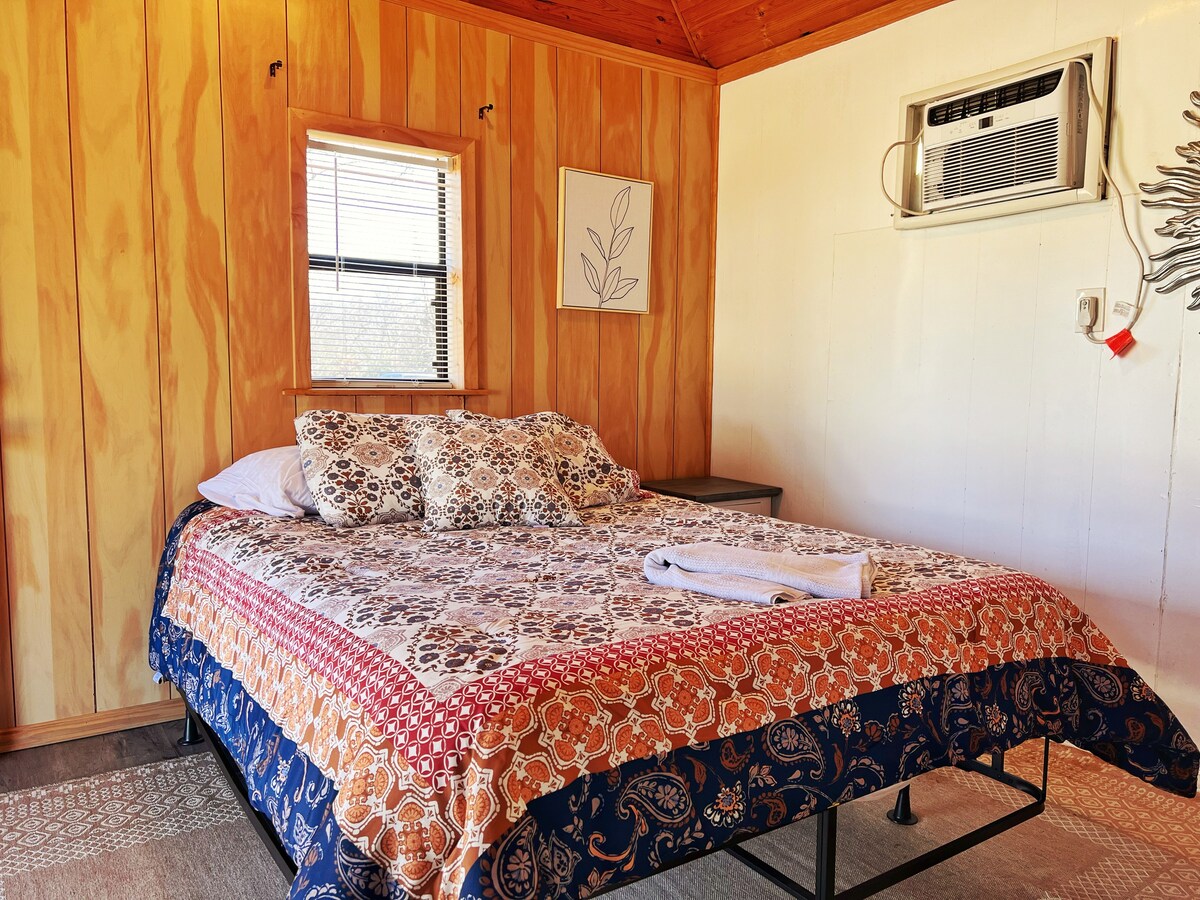 The Shanty Cabin at Lake Limestone Marina