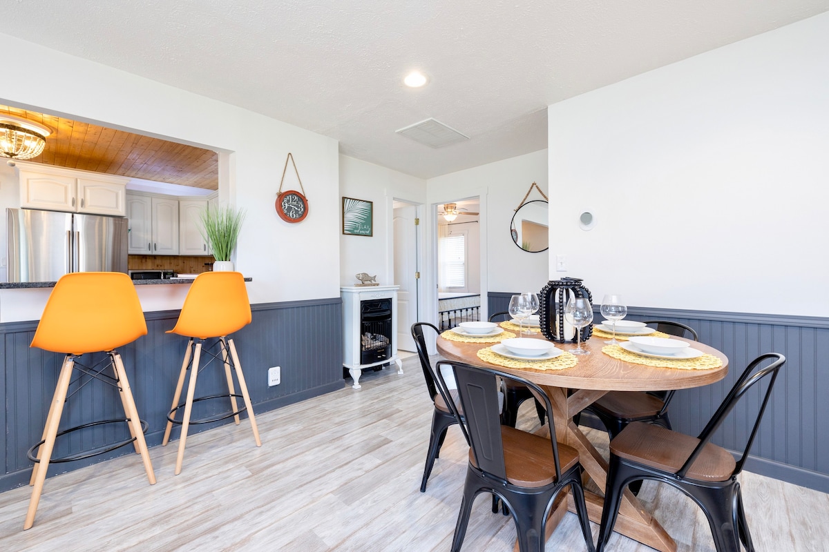 Shawnee Island Cottage + Pool Table!