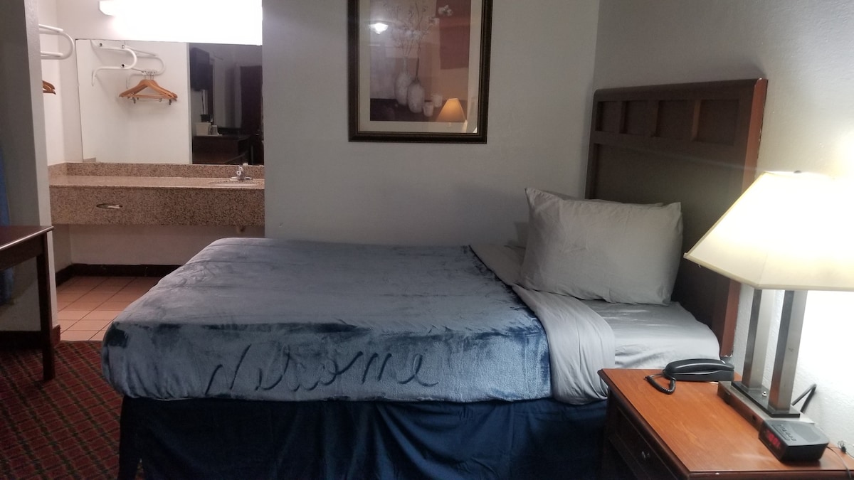 118 OSU King Bed Hotel Room