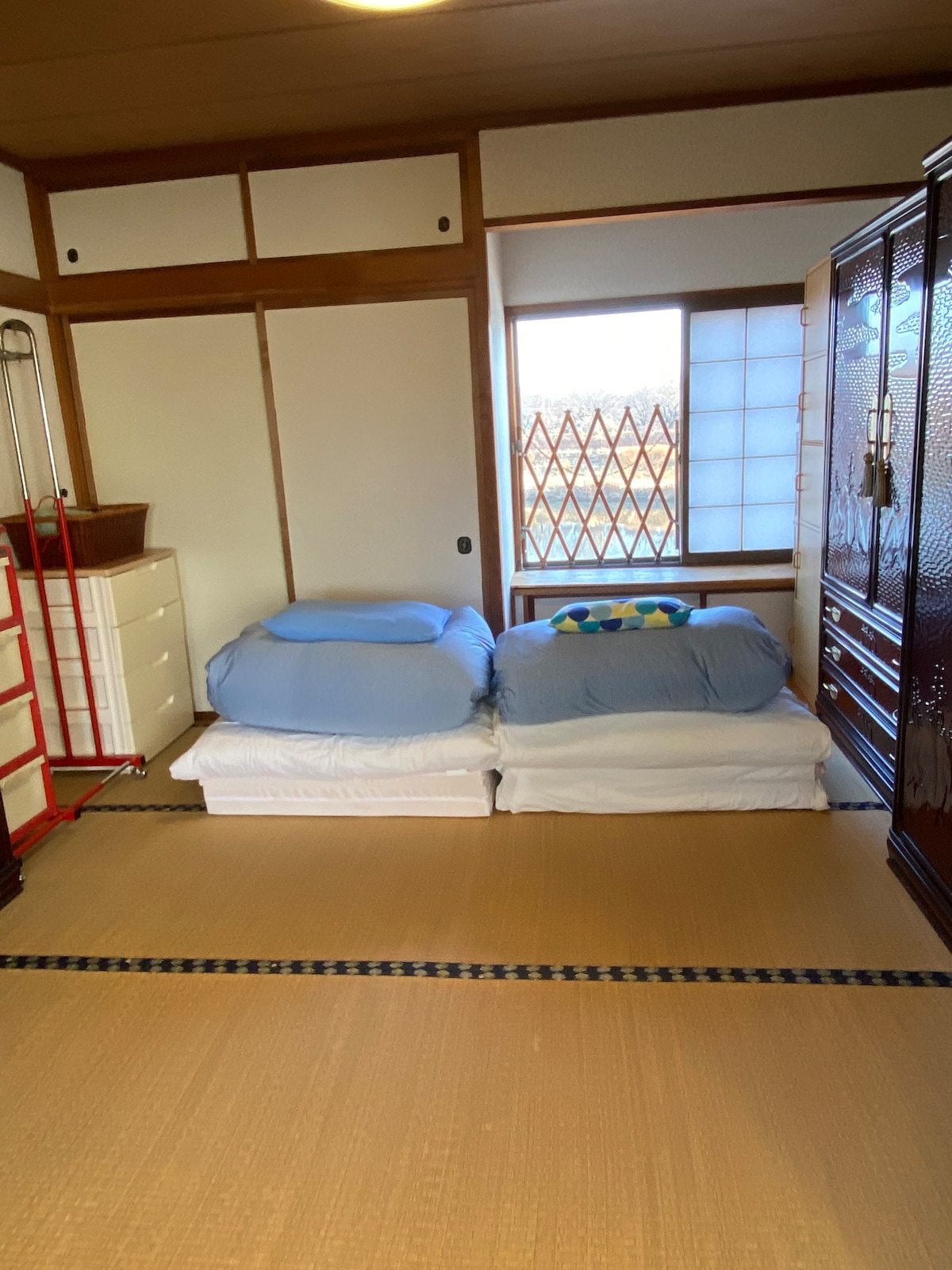 【素泊り】コンビニ目の前、新井田川が見える、和室畳の部屋