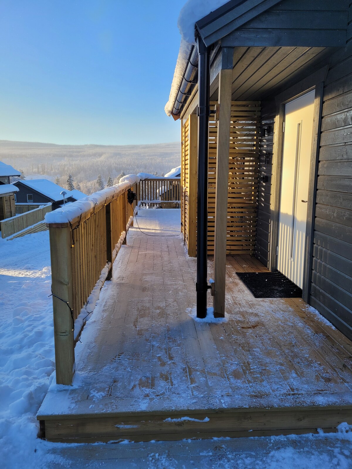 新建的乡村小屋，面向南方阳光明媚，景观不错