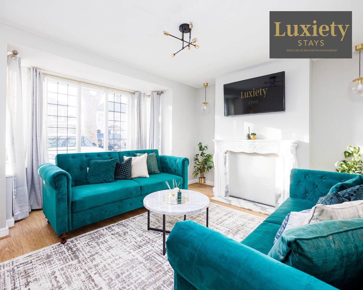 Stylish & modern-Home from Home-By Luxiety Stays