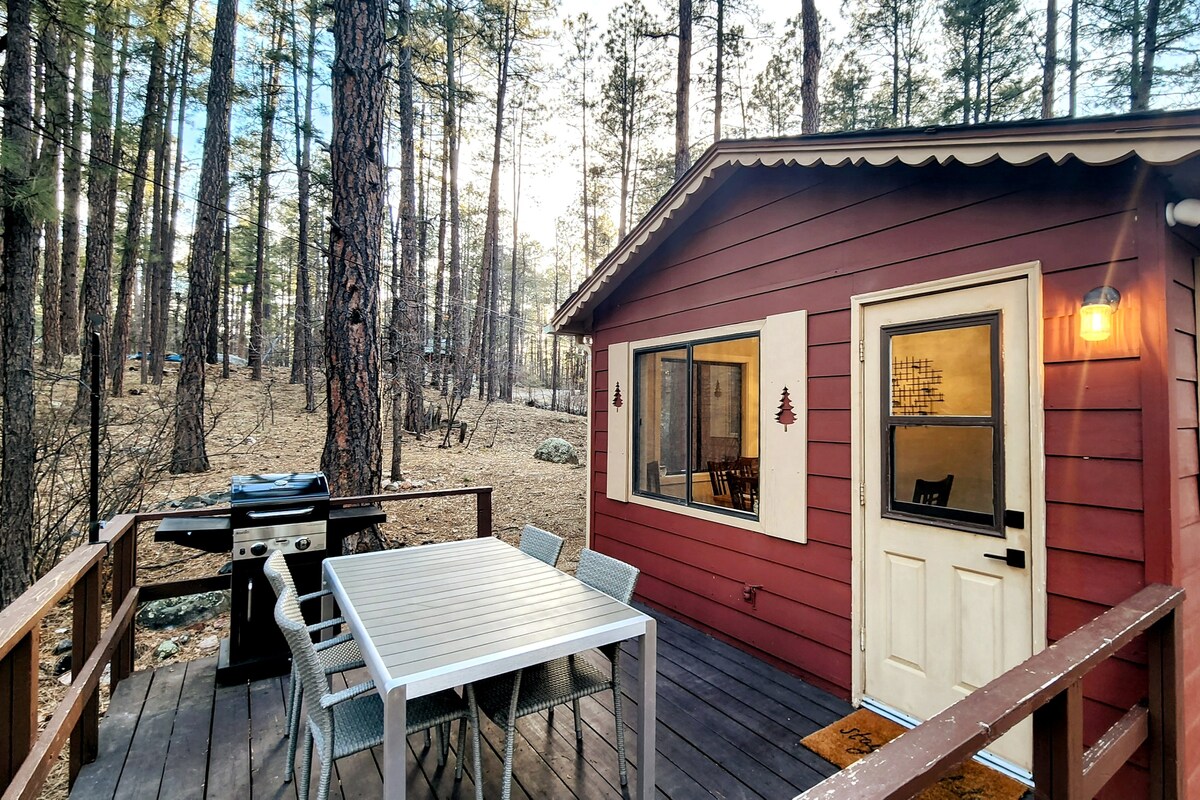 Adorable Cabin In The Pines - 6mi from DT Prescott