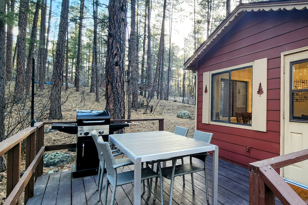 Adorable Cabin In The Pines - 6mi from DT Prescott