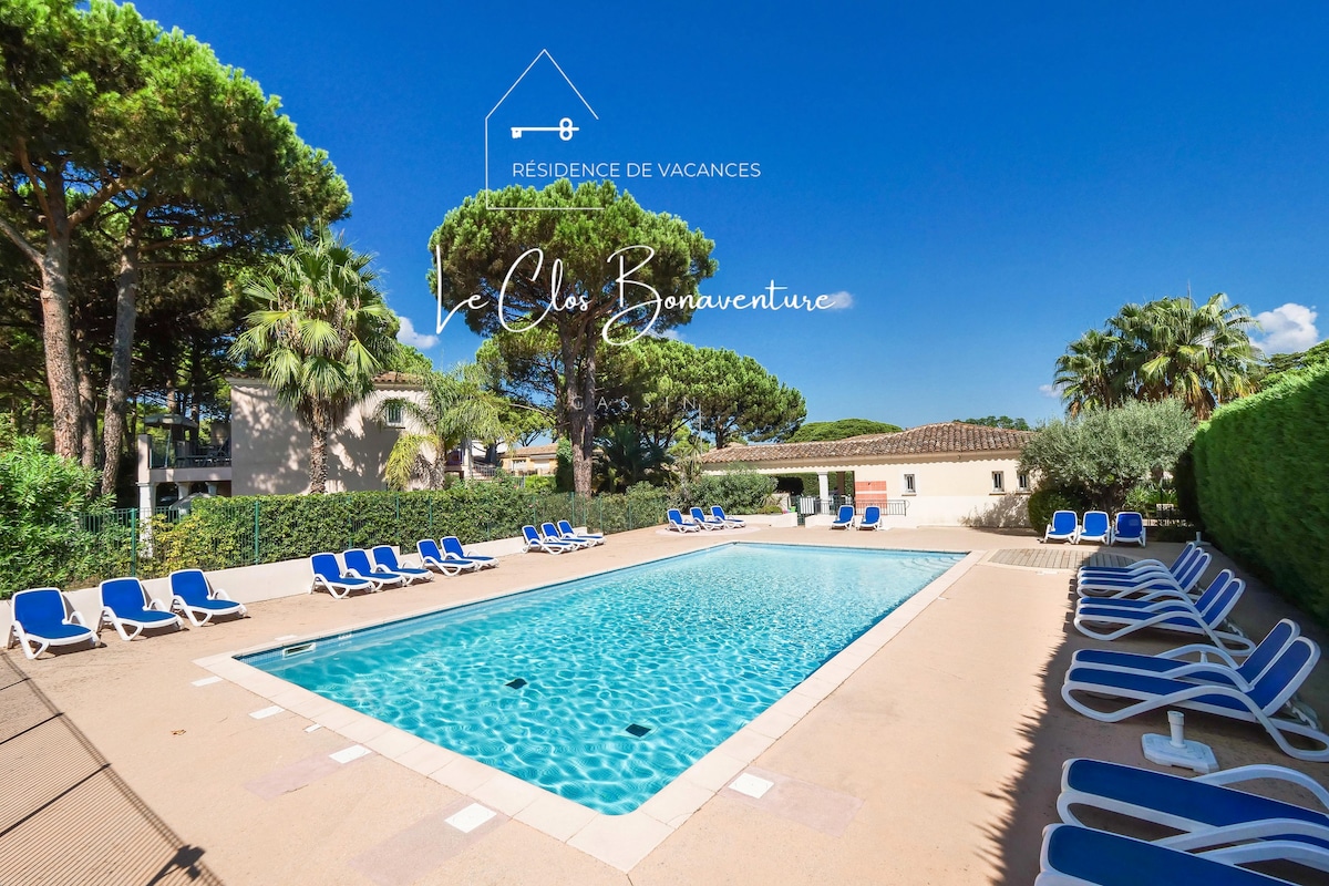 St Tropez, appt rénové, piscine, la mer à 150m X