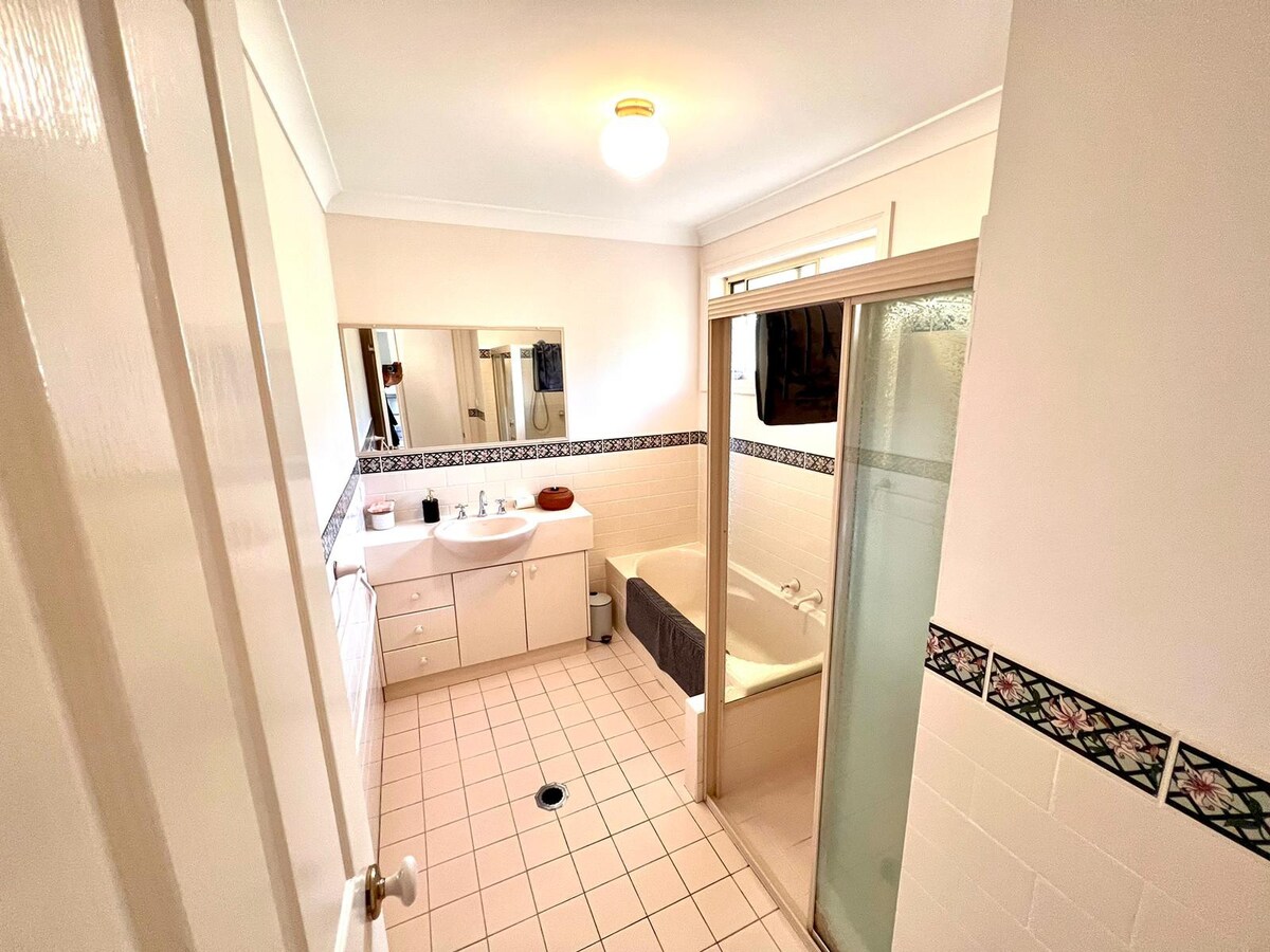 3 Bedroom Gosford townhouse near CBD & Hospital