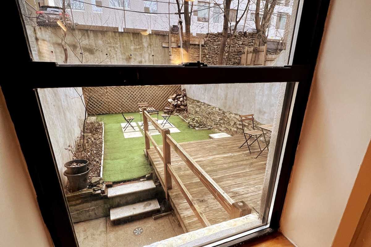 NY Apt. w/ Private Deck, Garden